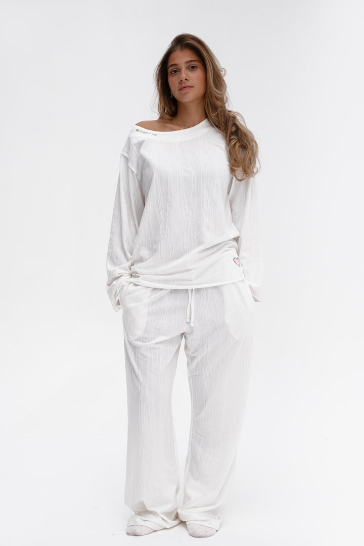 The Lull Set in Milky White